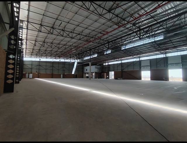 2,208M² WAREHOUSE TO LET IN AIRPORT PARK